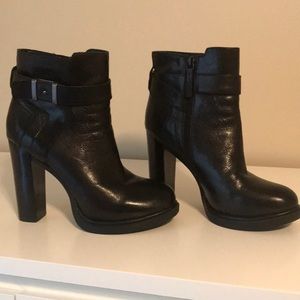 Nine West Black Boots size 8 - 4 1/2 inch heel 👠